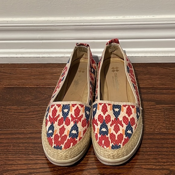 Naturalizer Deck Shoes - Picture 2 of 4